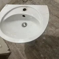 2 عدد سنگ روشویی و آیینه و فلاش تانک