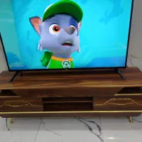 یه عدد کنسول و میز تلویزیون