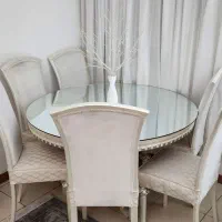 میز ۶ نفره سفید شیری و آیینه روی میز