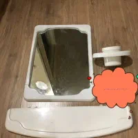آینه و جای مسواک سرویس بهداشتی در حد نو