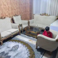 مبل سلطنتی در حد نو با میز ومیز های عسلی|مبلمان خانگی و میز عسلی|پرند, فاز ۵|دیوار