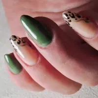 خدمات ناخن و پدیکورواسپا|خدمات آرایشگری و زیبایی|سقز, |دیوار