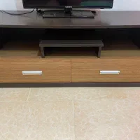 ال ای دی۳۲ اینچ سامسونگ به همراه دوعددمیز تلویزیون|تلویزیون و پروژکتور|کوچصفهان, |دیوار
