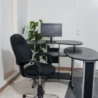 میزکامپیوتر و صندلی چرخشی سالم