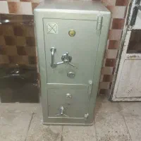 کمد چوبی سه تیکه  .  قدیمی اما  خیلی خیلی تمیز|جاکفشی، کمد، دراور|میانه, |دیوار