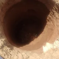 حفاری چاه فاضلاب .با دست
