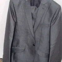 کت شلوار و یک عدد پیراهن سفید