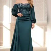 استخدام فروشنده خانم در لباس مجلسی