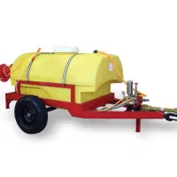 خدمات سمپاشی مزارع با تراکتور عنبراباد