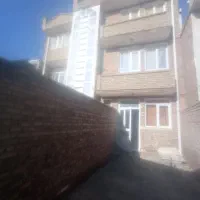 یک باب منزل مسکونی طبقه همکف اجاره داده میشود