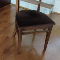 صندلی چوبی