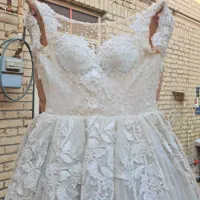 لباس عروس دونه 290تومن فقط میخوام کمکی باش براتون