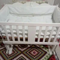 تخت کنار مادر