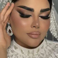 خدمات ناخن مژه کوتاهی رنگ رنگ ومش میکاپ شنیون