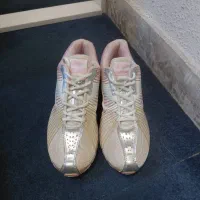 کتونی ورزشی زنانه نو سایز ۳۹ با کیفیت بسیار بالا