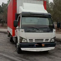 کامیون حمل اثاثیه همراه با کارگر