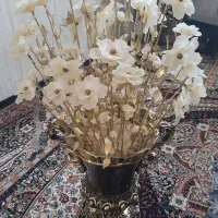گل مصنوعی همراه گلدان