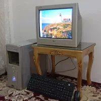 کامپیوتر کامل کیس و مانیتور و موس و کیبورد