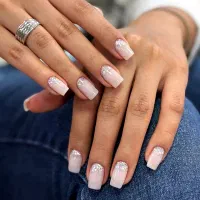 کاشت ناخن و آموزش با سابقه بالا انصاریه