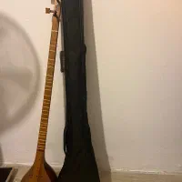 سه تار بهمراه چندکتاب آموزشی