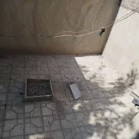 مغازه بزرگ  و حیاط خلوت و زیر زمین 25متر