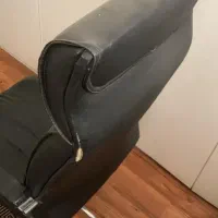 صندلی چرم چرخدار