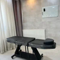 تخت مژه و میکاپ و صندلی سالن