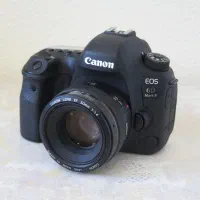 دوربین عکاسی 6D مارک ۲ با لنز 50 اف ۱.۴