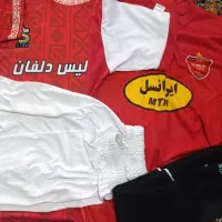 دو بلوز یک شرت یک جفت جوراب