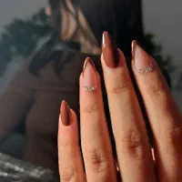 تخفیف ۳۰درصدی کاشت ناخن . میکاپ محفلی.پیرسینگ.مژه