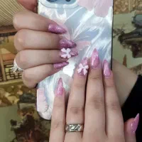کلیه خدمات کاشت ناخن انجام میشود
