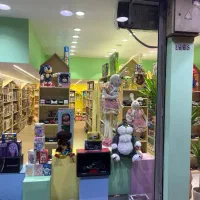 فروشنده اسباب بازی فروشی