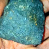 این سنگها جذب آهنربا دارن|جواهرات|ایرانشهر, |دیوار