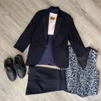 کت و‌شلوار با کیفیت بچگانه