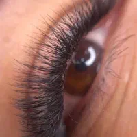 استخدام دو همکار حرفه ای مژه و یک همکار ناخن