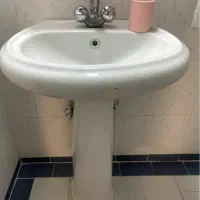 روشویی همراه با شیر اب