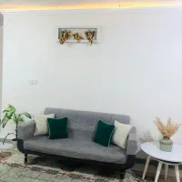 مبل ۵ نفره با میز وسط ۳تا عسلی