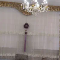 پرده با کتیبه و چوب