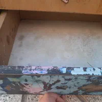درآور و کمد کنار تخت
