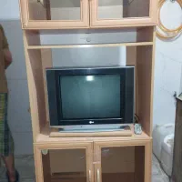 دراور  . میز کامپیوتر . کمد . تلویزون