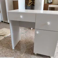 کتابخانه پایین در پایه چوب روسی