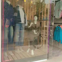 واگذاری فروشگاه لباس زنانه در نبوی منش|اجارهٔ مغازه و غرفه|خمینی‌شهر, |دیوار