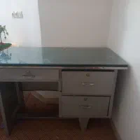 میز اهنی قدیم