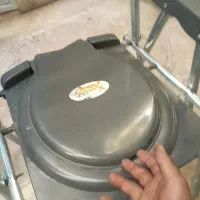 یک جفت عصا نو یک عدد فرنگی نو