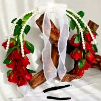 دسته گل عروس سوسن شیری رنگ