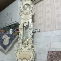 ویترین و ساعت ایستاده