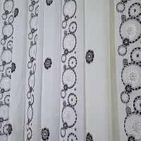 پرده پذیرایی و ساعت دیواری