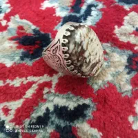 یک عدد انگشتر شجربرفی  و یکی عقیق کله قندی