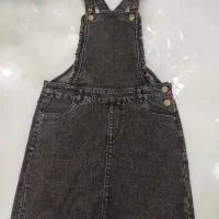 تعدادی لباس بچگانه