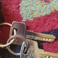 یه دسته کلید پیدا شده نشونی بدیدوتحویل بگیرید